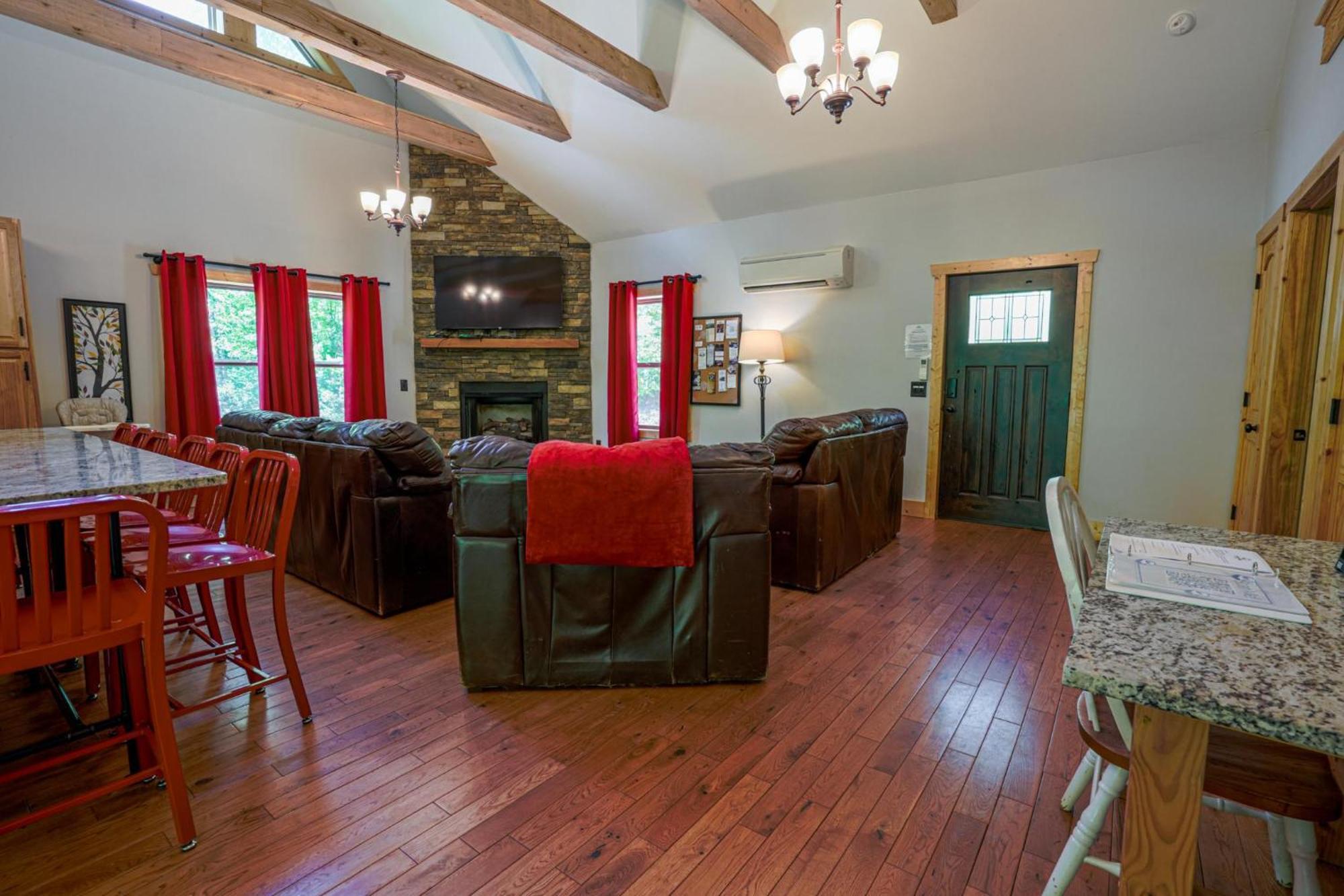 New Listing! Wine Country Retreat - 2 Bed, Hot Tub Βίλα Dahlonega Εξωτερικό φωτογραφία