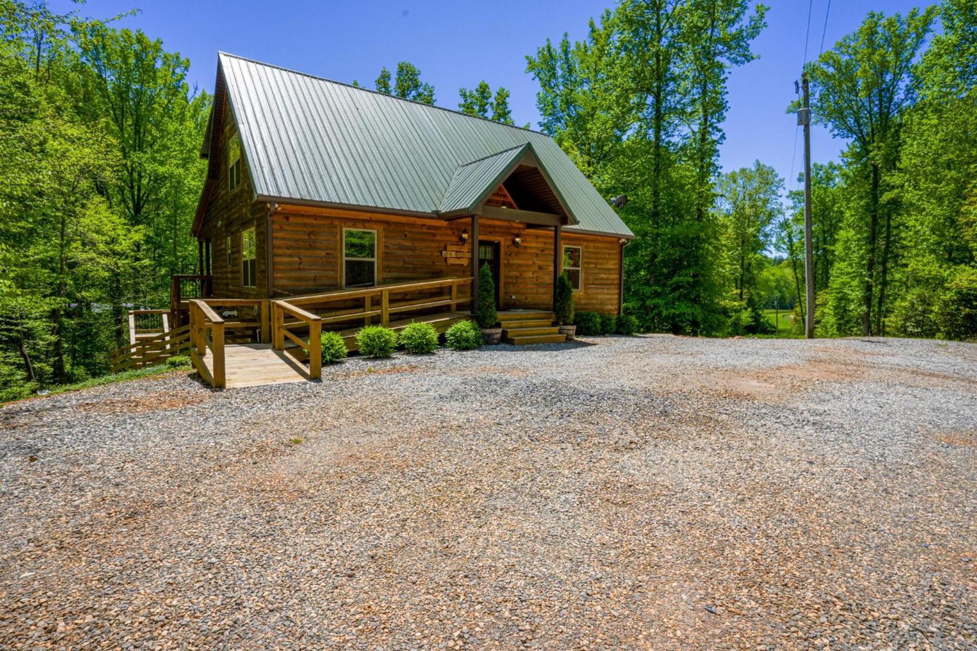 New Listing! Wine Country Retreat - 2 Bed, Hot Tub Βίλα Dahlonega Εξωτερικό φωτογραφία