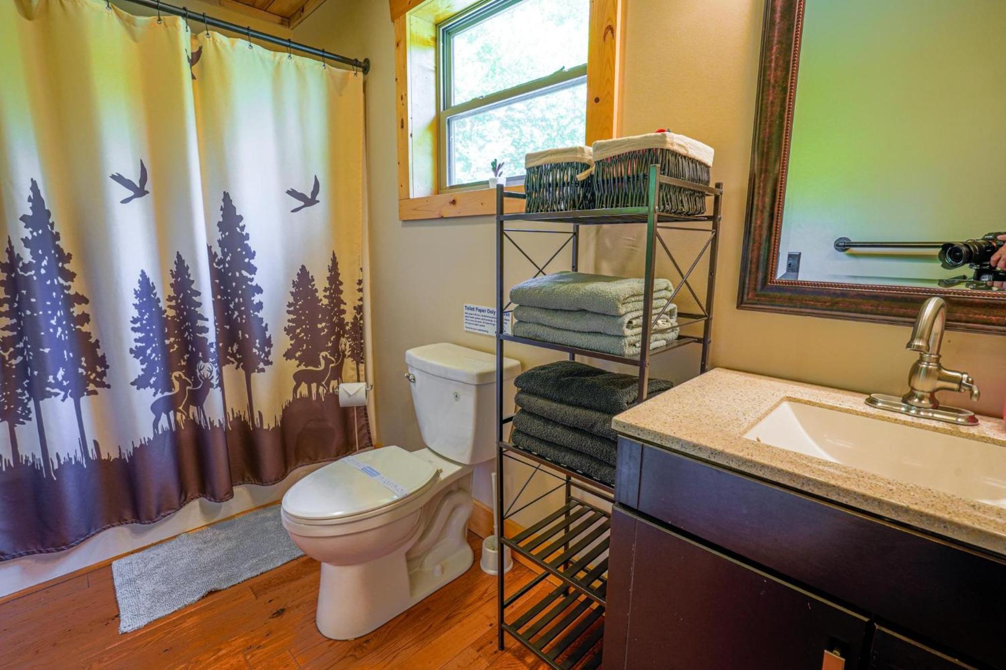 New Listing! Wine Country Retreat - 2 Bed, Hot Tub Βίλα Dahlonega Εξωτερικό φωτογραφία