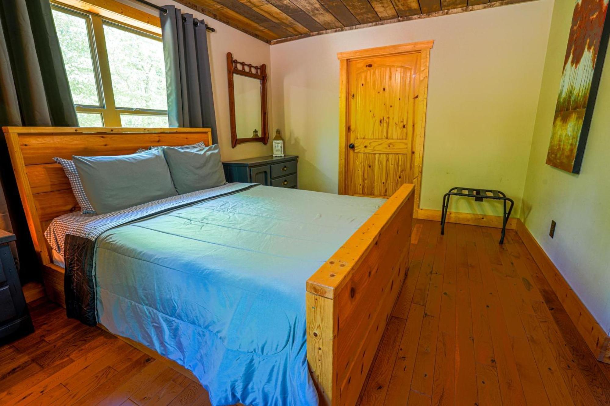 New Listing! Wine Country Retreat - 2 Bed, Hot Tub Βίλα Dahlonega Εξωτερικό φωτογραφία